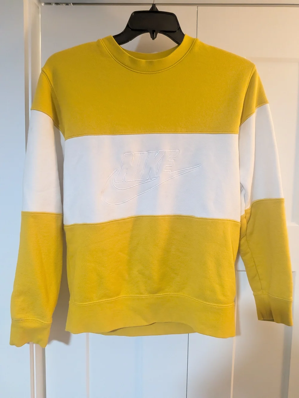 Nike Sportswear Club Fleece Crew-Neck Sweatshirt  Yellow & White Women's Small